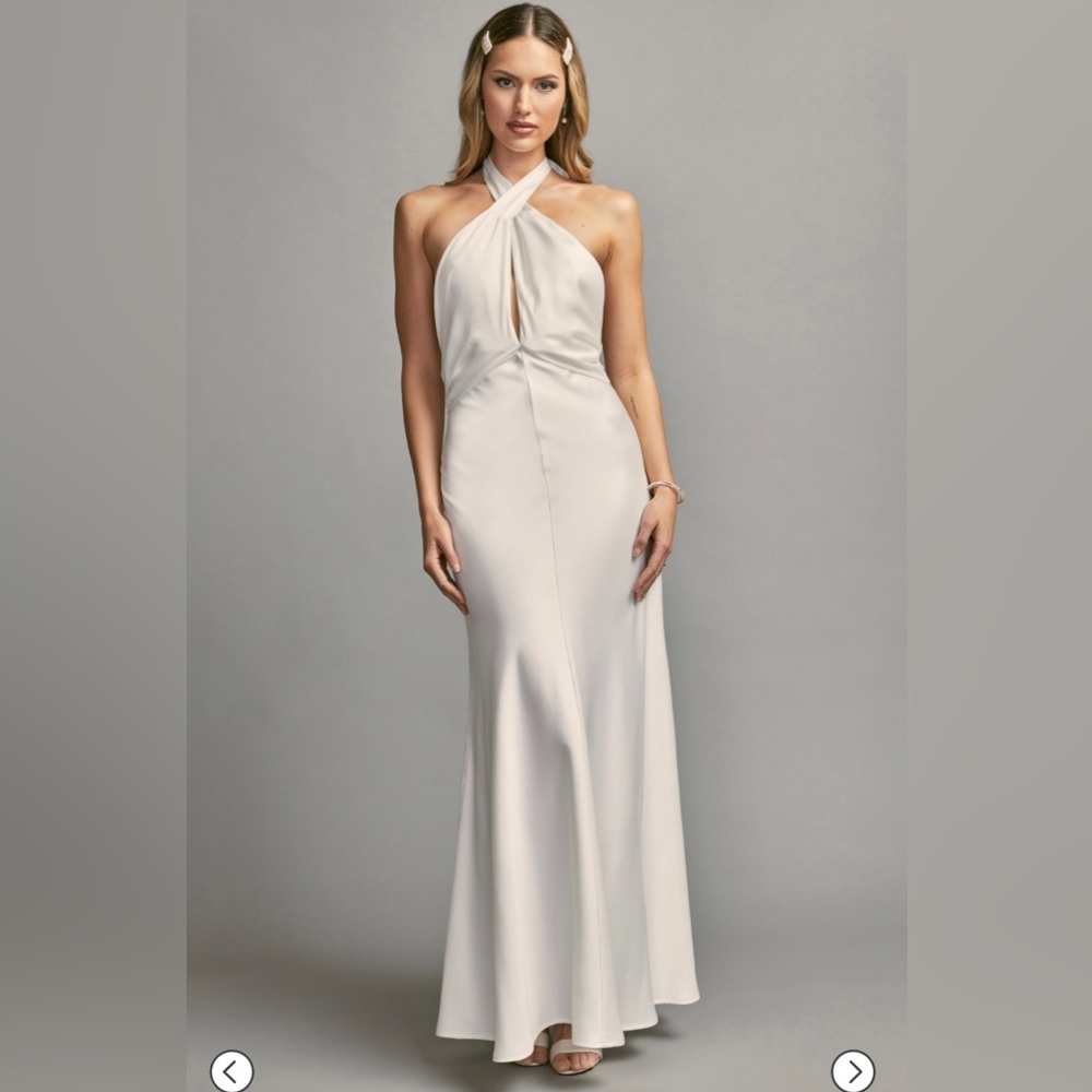 Elegant and classy key hole halter neck wedding gown
